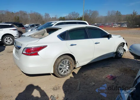 2015 Nissan Altima 2.5 S из США, поврежденный, VIN 1N4AL3AP6FN329988